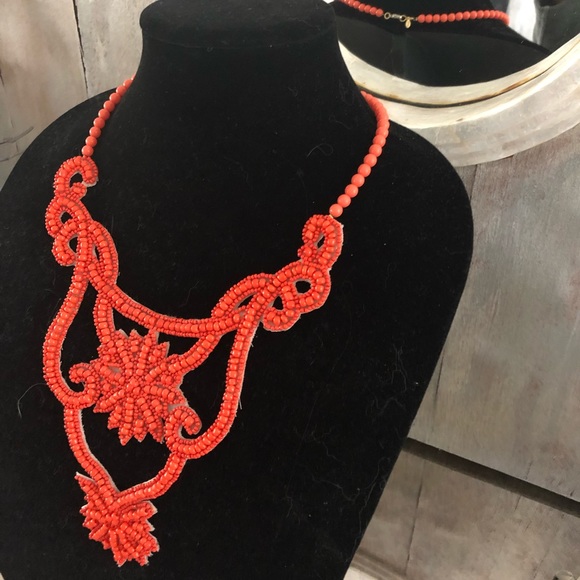 Beaded bib necklace - Picture 2 of 4